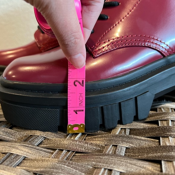 ❌SOLD❌NWOT Guess Dark Red Combat Boots size 8.5W - Picture 4 of 9
